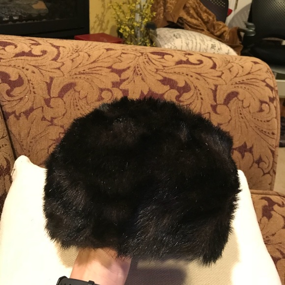 Faux fur fun warm black hat ๐ฉ - Picture 4 of 4